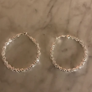  - Så fina silverhoops! Oanvända 