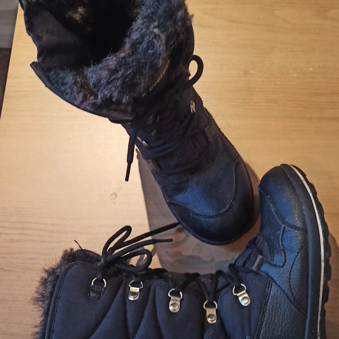 Svarta vinterskor, storlek 36