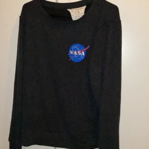 Nasa tröja - Sweater från topshop! Super fin och super mysig. Väldigt stor i storleken