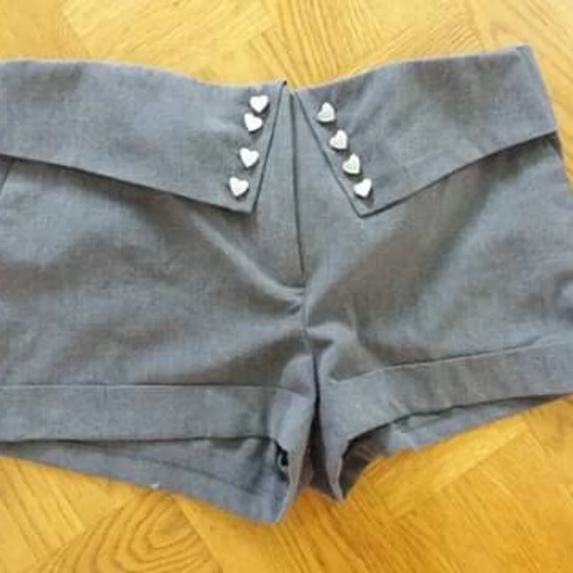 Shorts med hängslen