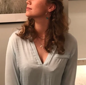 Siden liknade blus ljus turkos  - Min favorit blus, så snygg från zara!