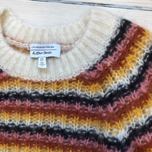 Stickad tröja - Stickad tröja från &other stories. Strl xs. Mycket fint skick. Buda i kommentarerna 😊. Budgivningen avslutas ikväll 20.00!