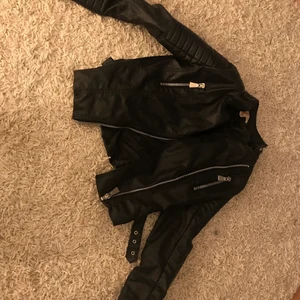 Skinnjacka från chiquelle - Använd få gånger, fint skick