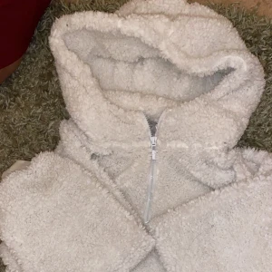 Fluffig mjuk tröja - Fluffig/mjuk tröja i storlek s