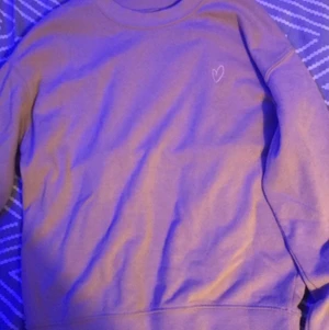 Sweetshirt från h&m - Fin Beige sweetshirt från h&m stolek Xs men stor i stoleken🤍