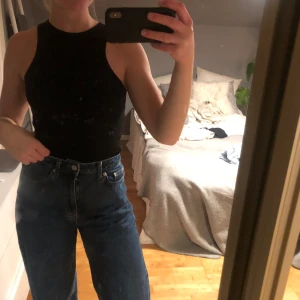 Linne från HM - trendig topp från HM. Lodrät ribbning, använt endast 2 gånger.