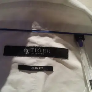Men shirt slim fit from Tiger of Sweden for 375 kr + shipping 
