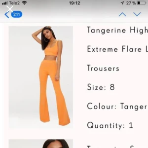  - Helt nytt set från pretty little thing med prislapp kvar,sjukt fin men för liten för mig😞kan mötas eller frakta,frakt ingår:) överdelen är XS och byxorna är 180cm långa men går att sy om (st S) färgen är ORANGE