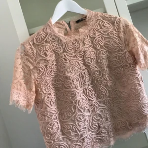  - Köpt här på plick men har inte blivit använd pågrund av att jag inte tycker jag passar i den🌸 