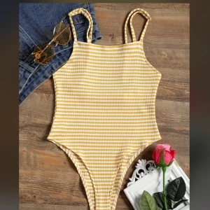  - Randig body från zaful aldrig använd tyvärr då jag beställde fel storlek. Står att det är storlek M men skulle säga att den nog passar både S och M Fri frakt☀️