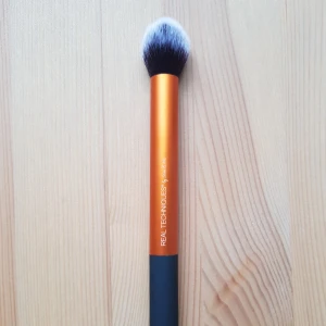  - Real Techniques contour brush. Självklart ny och oanvänd. Frakt 15 kr 💃