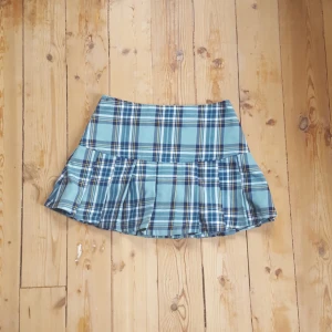  - Söt kjol som behöver en ny ägare! Betalning sker endast via swish och köparen står för frakten :)