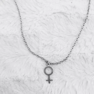  - Mitt halsband kommer aldrig till användning så säljer det. Frakt ingår:)