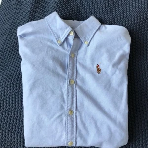  - Ralph Lauren Damskjorta i ljusblå Slim fit Storlek 0 US och 32 EU