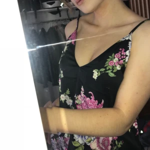  - Helt oanvänd topp från Bikbok med lapp kvar! Hur snygg som helst nu till sommaren! Fraktar och tar emot swish 🌷🌷