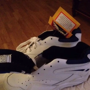  - Tuffa blinkande LA-Gear sneakers. Du kommer att synas i mörker , bättre än reflexer. 