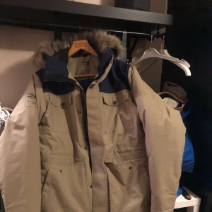  - Beige Jack & Jones parka använd 1 gång... förklaring ... den kändes för klumpig 😳