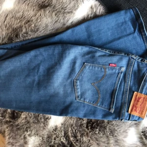  - Bootcut jeans från Levis. W27/L32. I perfekt skick