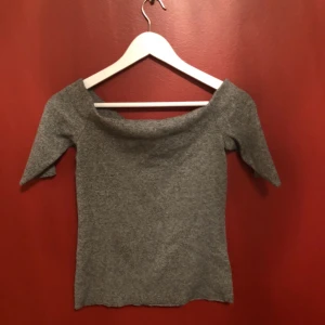  - Neck and shoulders look very female in it; Not sure if I used it even once, too small :(