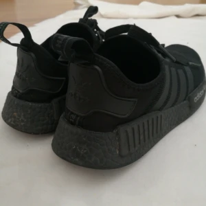  - Triple black Adidas NMD. Använda men i fint skick! 
