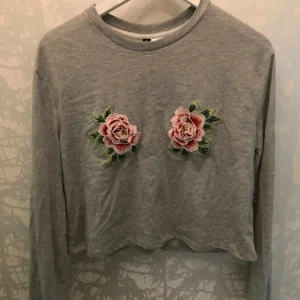  - Topp med märke på, jättefin tunn tröja 😊
