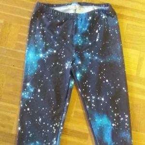  - Galaxy-leggings i en stl M. 30kr. F4akt: 9kr.
