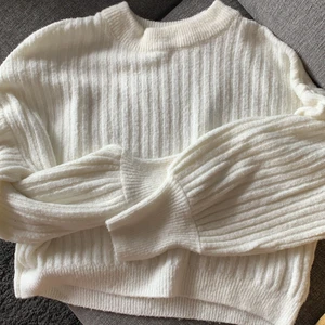 Stickad tröja  - Superfin vit stickad tröja i bra skick! 💞