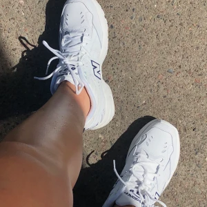 New balance 860 - Trendiga ”dad shoes” ifrån New Balance i modellen 806. Skicket kan ni se på sista bilden!