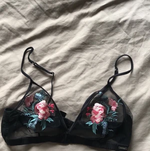 Bh i mesh st S från lindex  - Mesh bh från lindex, köpt för ca 1 årsedan men bara använd 1-3 gånger då den var för liten. 