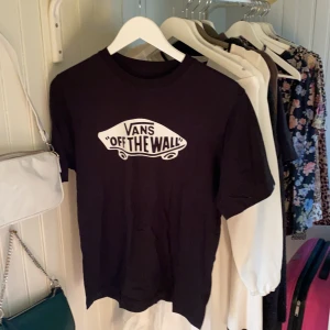 Vans T-shirt! - 130kr ink frakt! L i barn, ca S💗🤗