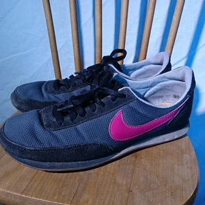 Nike sneakers  - Jättesköna Nike-sneakers med mockadetaljer