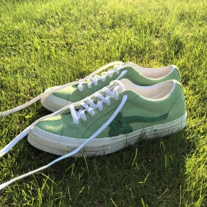 2017 golf le fleurs  - og golf le fleurs från januari 2018, alltså första droppet av denna modell! knappt använda för att de är för små. de har storlek 41.5 och är riktigt sköna. köpt second hand men har jämfört med mina andra äkta le fleurs & kollat upp serienumret och paret är äkta! pris kan diskuteras! :)