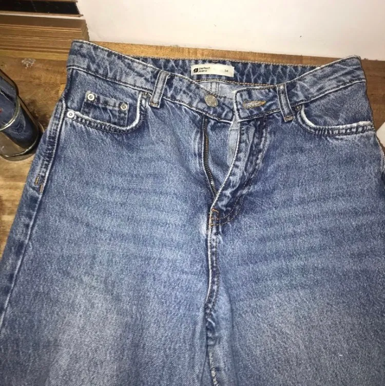 Mom jeans från ginatricot storlek 34 men jag som är en 36a har använt dom o passar mig utmärkt #ginatricot . Jeans & Byxor.