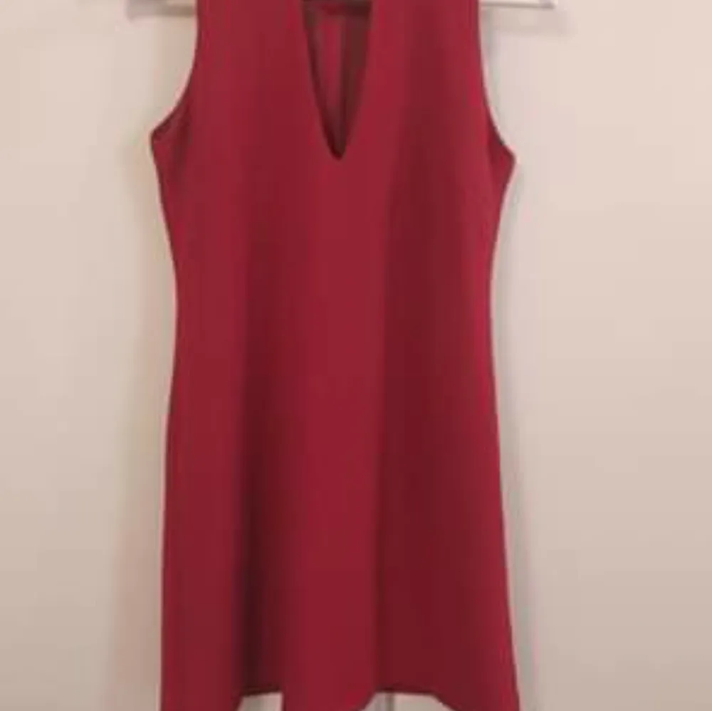 Nyskick, röd perfekt höstklänning! . Klänningar.