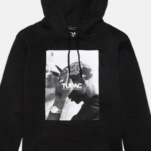 Tupac hoodie - Säljer min tupac hoodie från junkyard i storlek Xs i herrstorlek. Buda!!!