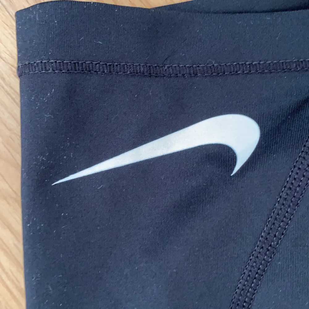 Nike shorts är lite kortare i benen. Köparen står för frakten👍buda gärna 💕. Övrigt.
