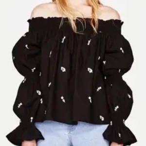 Blus från Zara - Söt blus från zara passar s-m strechig köpt av annan tjej här på plick använd 2 gånger :)