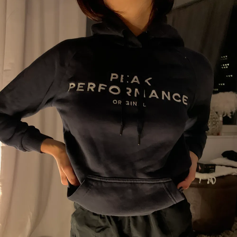 Oanvänd hoodie från peak performance! Mötas upp eller frakta !:) . Hoodies.