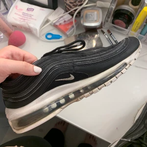 Adidas skor - Fina nike skor som jag inte använder längre, fint skick💕💕🙏🏼