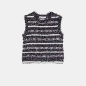 Väst zara - super fin och trendiga väst från Zara i storlek s. Passar perfekt till vardags eller mer uppklätt!❤️ skulle säga att den passar xs-l beroende på hur man vill att den ska sitta❤️buda i kommentarererna! Startpris 150 frakt tillkommer🥰 (kontakta för bilder)💖eller köp direkt 200