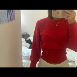 Röd tröja - Min röda tröja från Miss selfridge. Otroligt skön och snygg