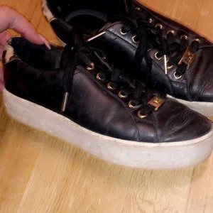 Michael kors  - Michael kors. Köpta på Jackie,storlek 38. Original box finns.