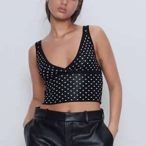 Zara topp - Snygg topp från zara, knappt använd