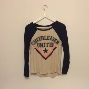  - Sportig och snygg tröja!