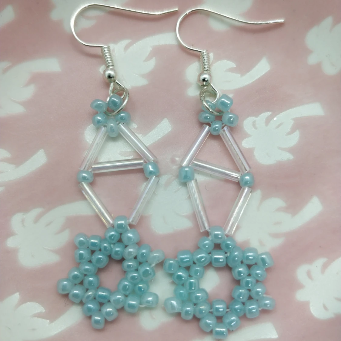 Handgjorda pärlörhängen ❄️