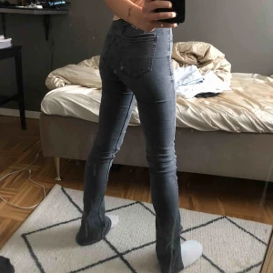  - Snygga jeans från zara med slits!🤍