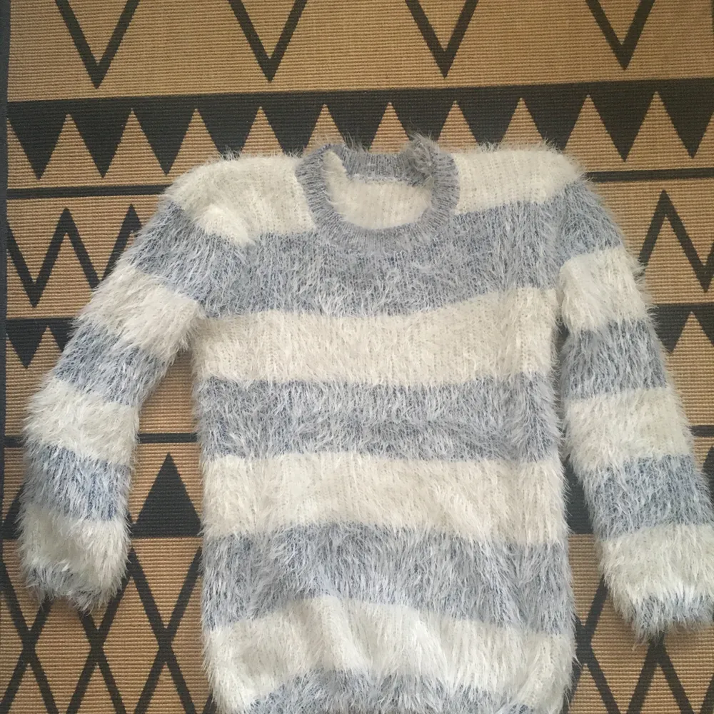 Selling my sweater!. Stickat.