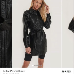 Kappa/klänning NAKD - Supersnygg jacka/klänning ifrån NAKD. Säljes då den tyvärr inte kommer till användning. Snygg till fest eller över en outfit bara. Storlek 34 men passar mig som även har 36, aldrig använd prislapp fortfarande kvar!❤️