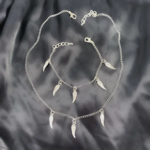 Halsband örhängen  - Halsband 85kr inklusive frakt!                                              Armband 75kr inklusive frakt!                                                  @bling.uf på instagram! ✨