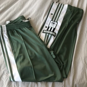Adidas gröna byxor  - Adidas byxor som nya 